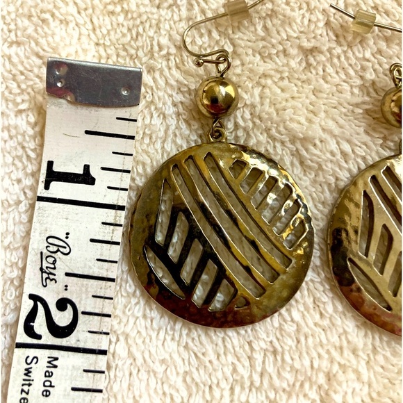 Gold hammered metal drop earrings. - Picture 4 of 4